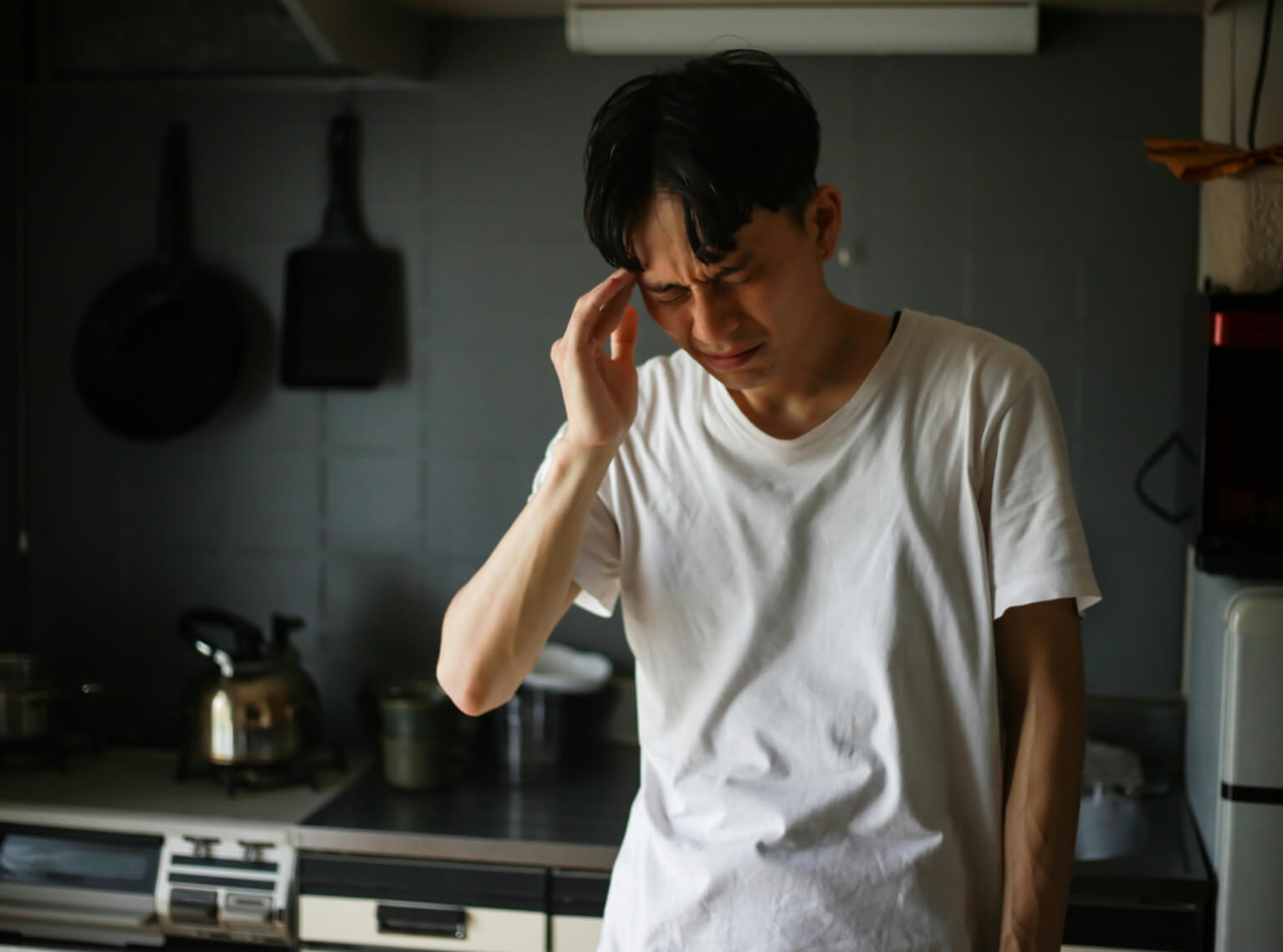 睡眠改善サプリで体質改善をしている男性